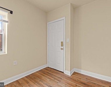 1716 Capitol Avenue Ne - Photo Thumbnail 3