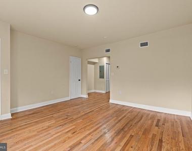 1716 Capitol Avenue Ne - Photo Thumbnail 5