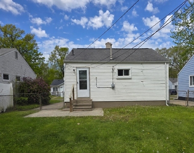27392 Osmun Street - Photo Thumbnail 2