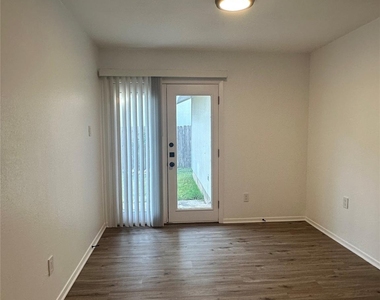 7621 Scenic Brook Dr - Photo Thumbnail 5