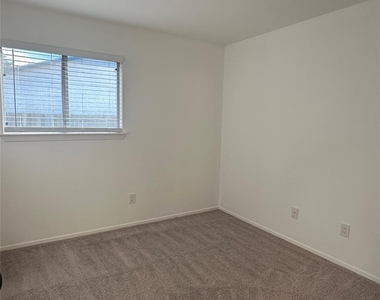 7621 Scenic Brook Dr - Photo Thumbnail 6