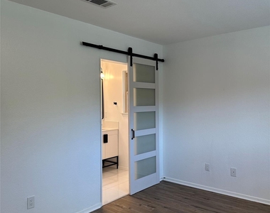 7621 Scenic Brook Dr - Photo Thumbnail 8