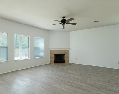17909 Maxa Dr - Photo Thumbnail 2