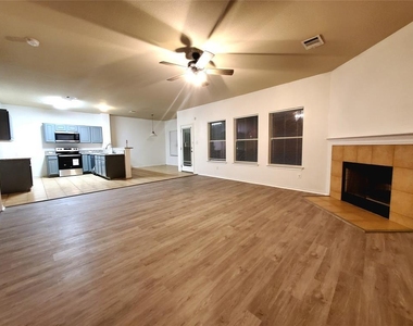 17909 Maxa Dr - Photo Thumbnail 5