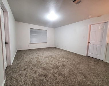 17909 Maxa Dr - Photo Thumbnail 9