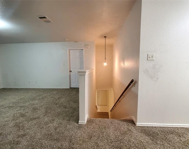 17909 Maxa Dr - Photo Thumbnail 8