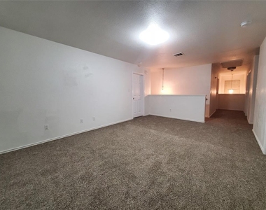 17909 Maxa Dr - Photo Thumbnail 11