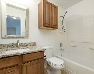 17909 Maxa Dr - Photo Thumbnail 12