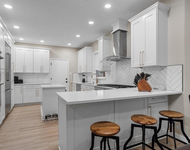 307 Hurst Creek Rd - Photo Thumbnail 8