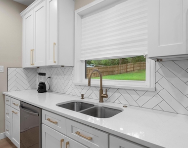 307 Hurst Creek Rd - Photo Thumbnail 10