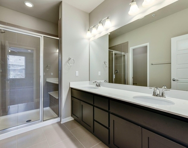 13800 Lyndhurst St - Photo Thumbnail 18