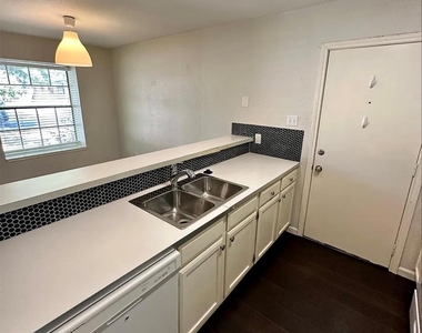 1429 Hyridge Cir - Photo Thumbnail 6