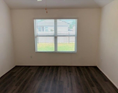 6917 Colorado Bluffs Rd - Photo Thumbnail 5
