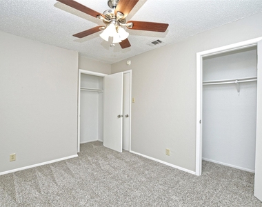 301 Algerita Dr - Photo Thumbnail 10