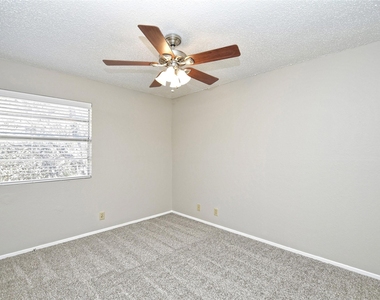 301 Algerita Dr - Photo Thumbnail 9