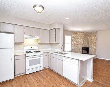 301 Algerita Dr - Photo Thumbnail 5