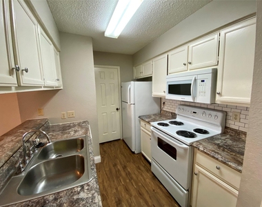 1013 Hyridge St - Photo Thumbnail 3