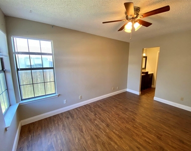 1013 Hyridge St - Photo Thumbnail 5