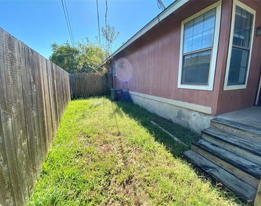 1013 Hyridge St - Photo Thumbnail 12