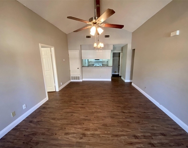 1013 Hyridge St - Photo Thumbnail 4