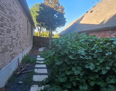 116 Azimuth Dr - Photo Thumbnail 2