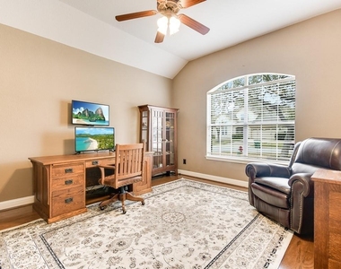 310 Glen Hollow St - Photo Thumbnail 4