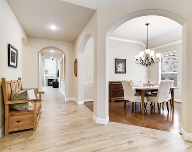 310 Glen Hollow St - Photo Thumbnail 2