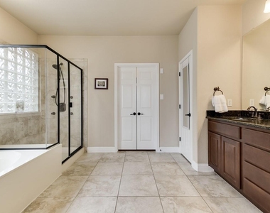 310 Glen Hollow St - Photo Thumbnail 10