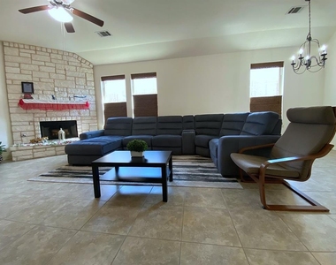 5021 Pearl Crescent Ln - Photo Thumbnail 5