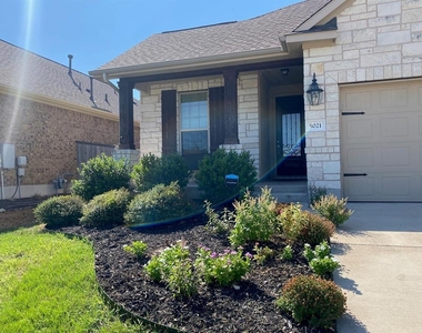 5021 Pearl Crescent Ln - Photo Thumbnail 2