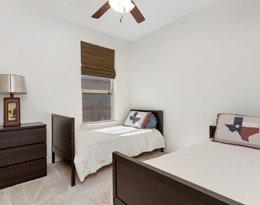 5021 Pearl Crescent Ln - Photo Thumbnail 16
