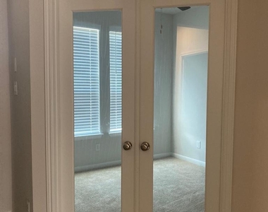 136 Green Knoll Ln - Photo Thumbnail 1