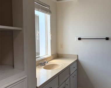 1404 Andra Ln - Photo Thumbnail 8