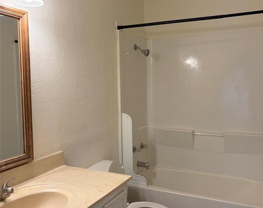1404 Andra Ln - Photo Thumbnail 12