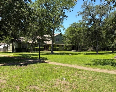 1404 Andra Ln - Photo Thumbnail 2