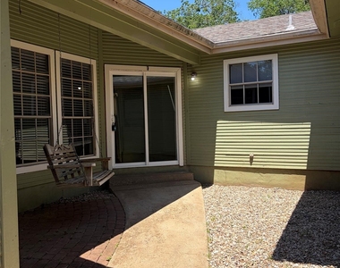 1404 Andra Ln - Photo Thumbnail 15