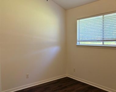 1404 Andra Ln - Photo Thumbnail 11