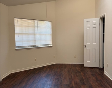 1404 Andra Ln - Photo Thumbnail 7