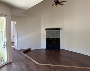 1404 Andra Ln - Photo Thumbnail 4