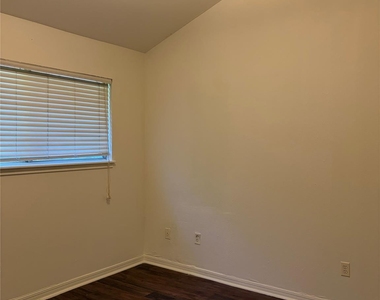 1404 Andra Ln - Photo Thumbnail 13