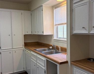 1404 Andra Ln - Photo Thumbnail 6