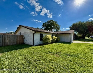 1747 Papaya Drive N - Photo Thumbnail 5