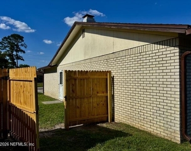 1747 Papaya Drive N - Photo Thumbnail 2