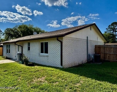 1747 Papaya Drive N - Photo Thumbnail 4
