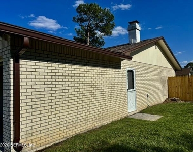 1747 Papaya Drive N - Photo Thumbnail 1