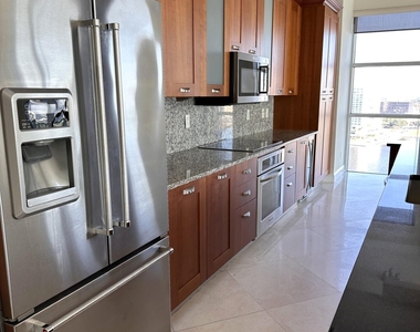 1431 Riverplace Boulevard - Photo Thumbnail 6