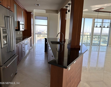1431 Riverplace Boulevard - Photo Thumbnail 5
