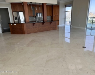 1431 Riverplace Boulevard - Photo Thumbnail 7
