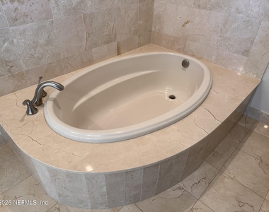 1431 Riverplace Boulevard - Photo Thumbnail 17
