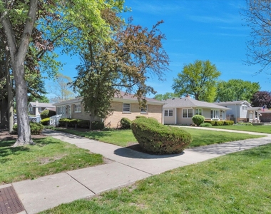 1005 E Park Street - Photo Thumbnail 1